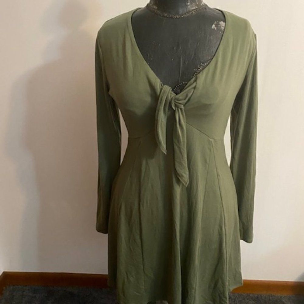 Gianni Bini Olive Bow Tie Keyhole long sleeve dress, size Medium